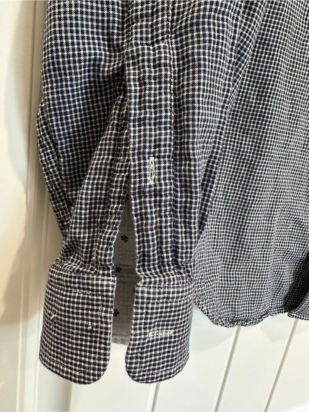 Banana Republic Men's Untucked Fit Button-Down Shirt Small Navy & White Check